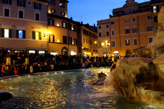 No shortage of tourists at the Trevi