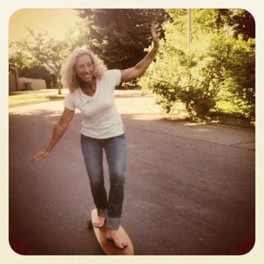 Louise longboarding