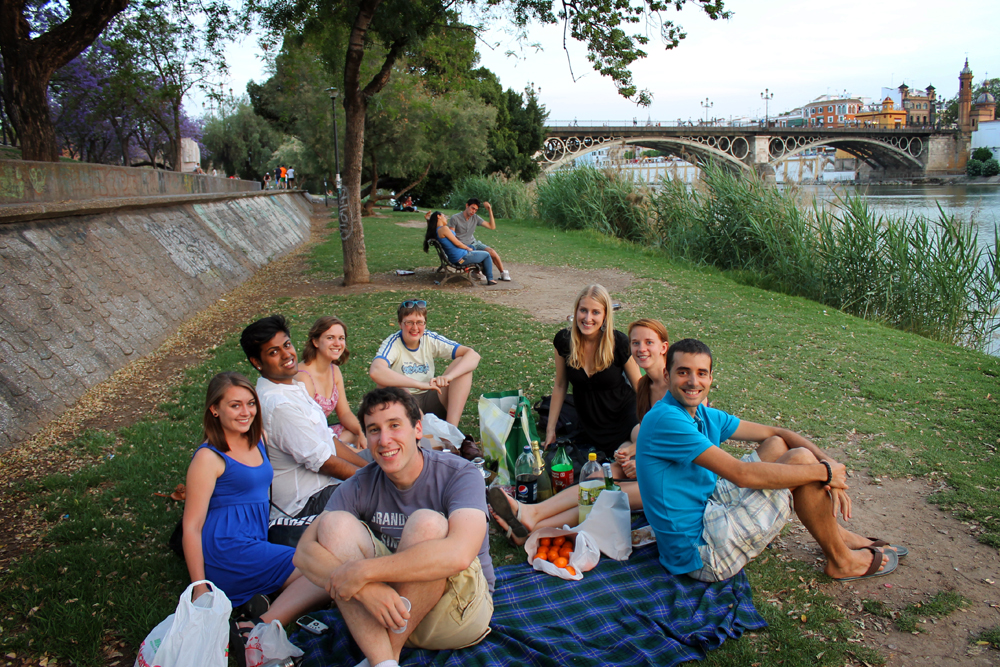 Celebrating my 23rd birthday in Sevilla with a bunch of guiris (and one Sevillano)