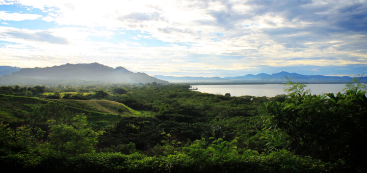 Anchorage Beach Resort, Fiji, mountain view