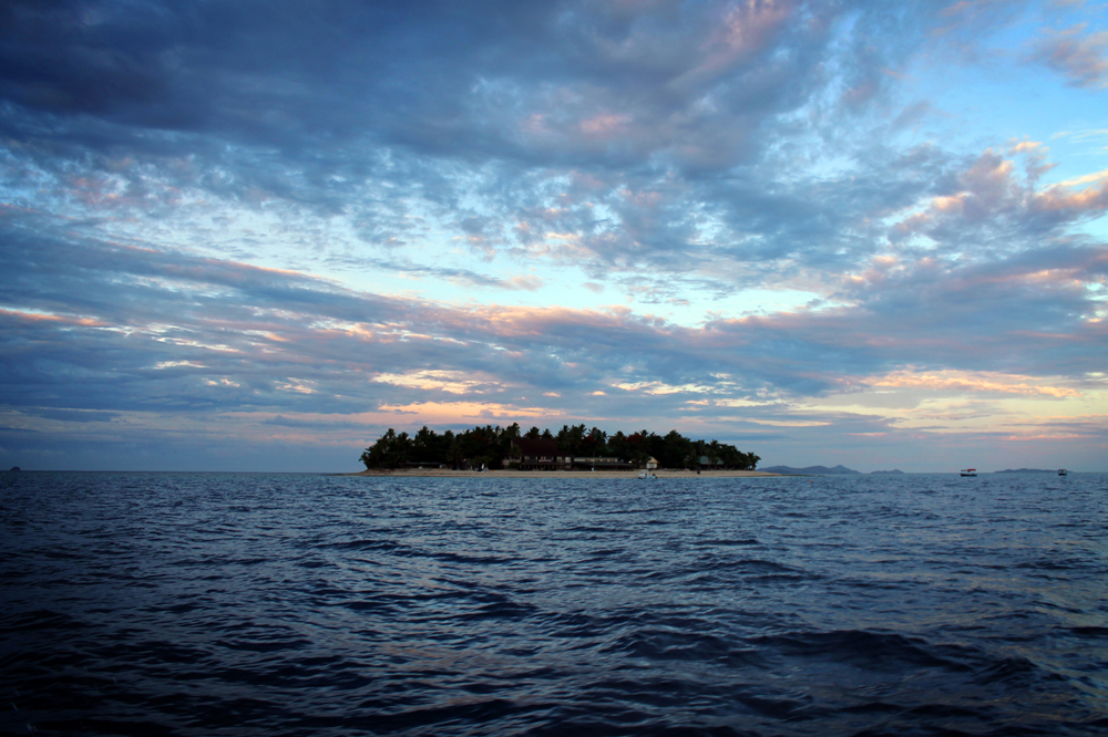 Beachcomber Island sunrise, Fiji